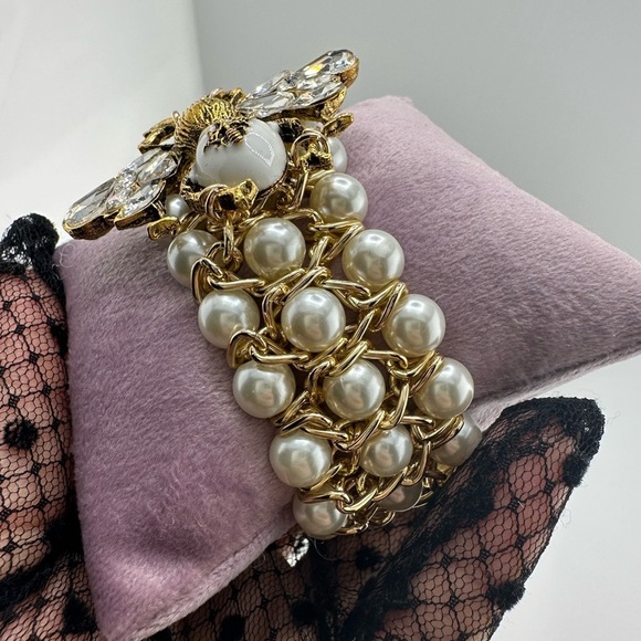 Vintage Luxury Honeybee Gold White Pearl Linked Bracelet - Picture 4 of 14